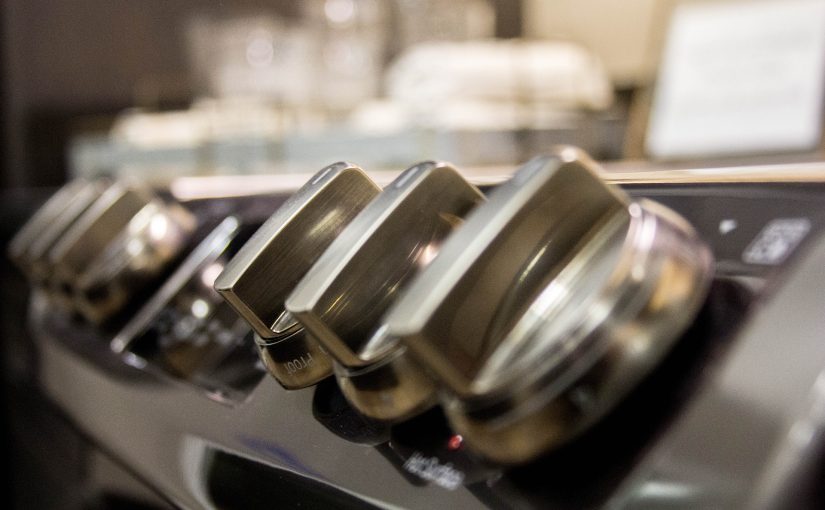 Jakie działania podjąć, gdy lodówka nie chłodzi, a pralka wylewa wodę? Praktyczny poradnik